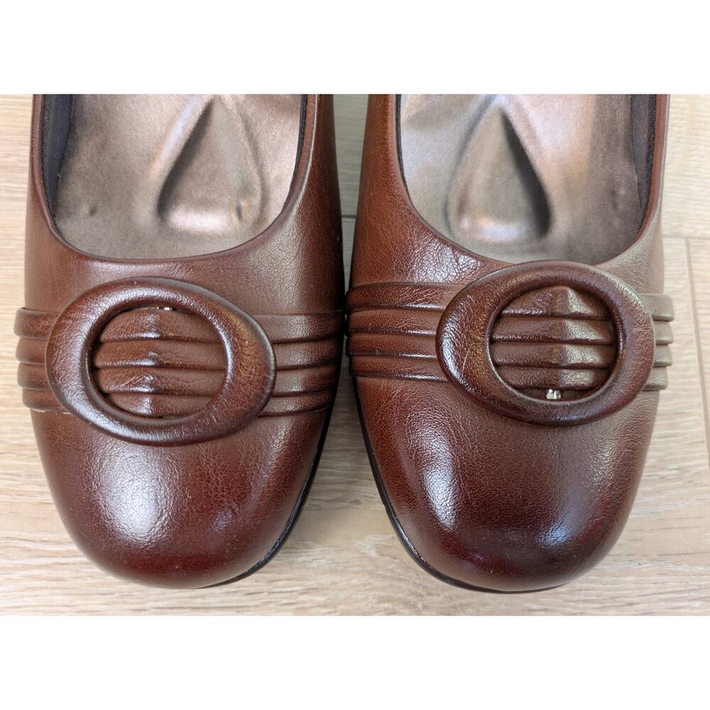 Rasolli Wedge Heel Shoe 8.5 Warm Brown 2" Comfort Career Buckle Accent NEW - Picture 4 of 7